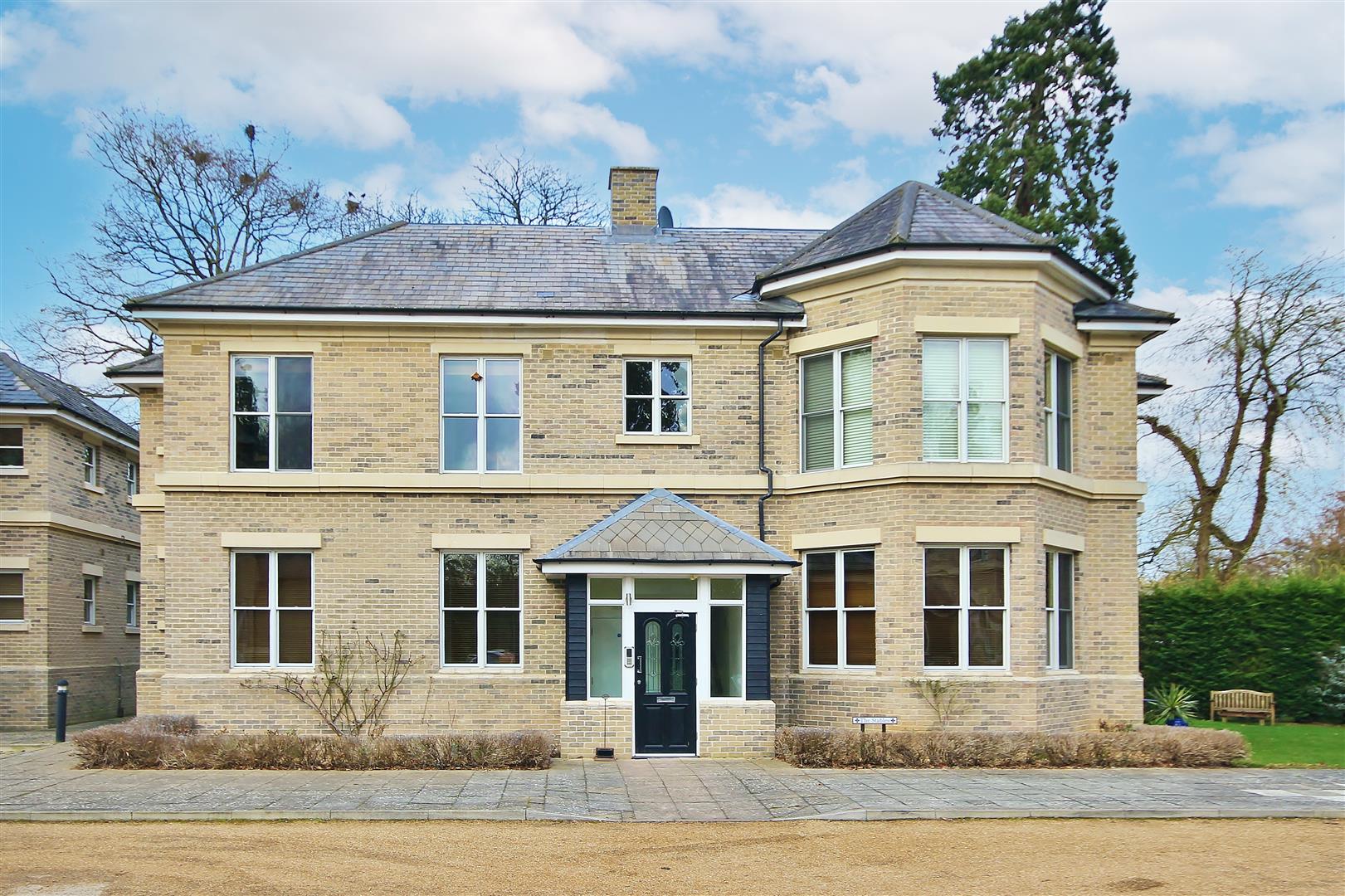 The Elms, Houghton